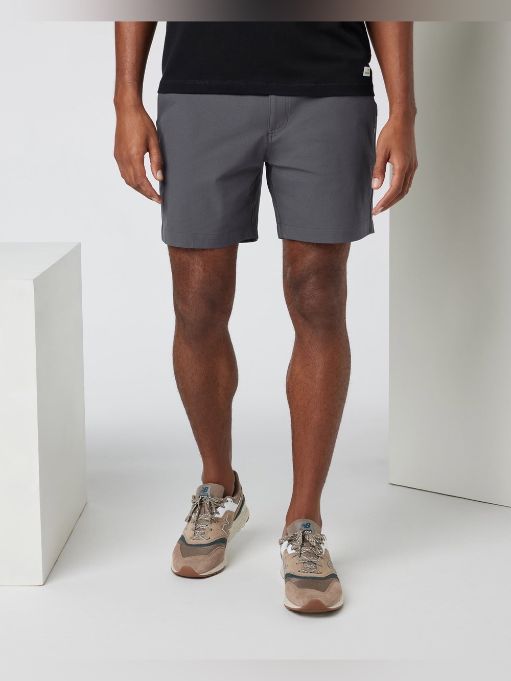 VUORI Meta performance chino shorts size 33 6" inseam